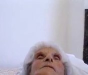 Velha de 95 anos sendo fodida por homem de 30
